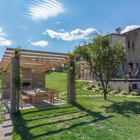 Villa Paradiso Distria With And Heated Pool