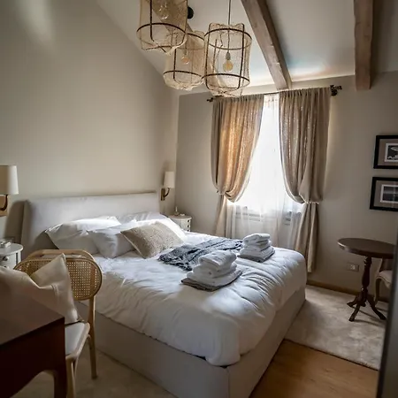 Villa Paradiso Distria With And Heated Pool