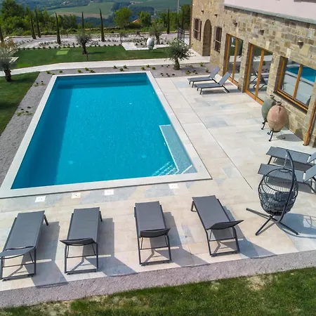 Paradiso Distria With And Heated Pool Kucibreg
