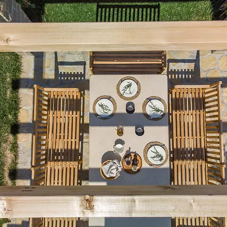 Paradiso Distria With And Heated Pool Βίλα