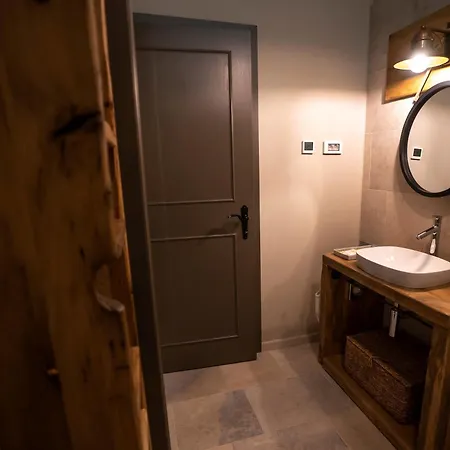 Paradiso Distria With And Heated Pool Βίλα