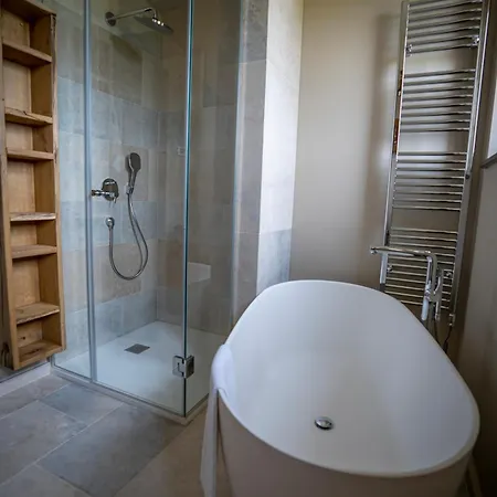 Villa Paradiso Distria With And Heated Pool *