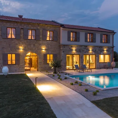 Paradiso Distria With And Heated Pool * Kucibreg