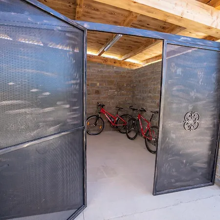 Villa Paradiso Distria With And Heated Pool Kucibreg