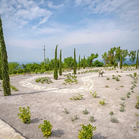 Paradiso Distria With And Heated Pool