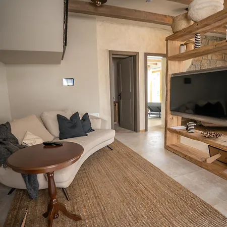 Paradiso Distria With And Heated Pool Villa *