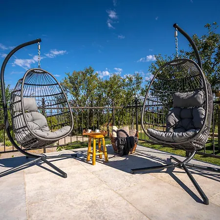 Paradiso Distria With And Heated Pool