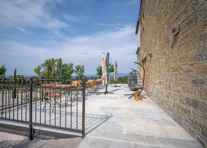 Paradiso Distria With And Heated Pool 빌라