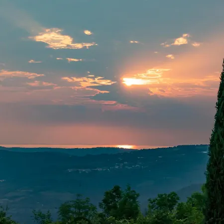 Paradiso Distria With And Heated Pool *