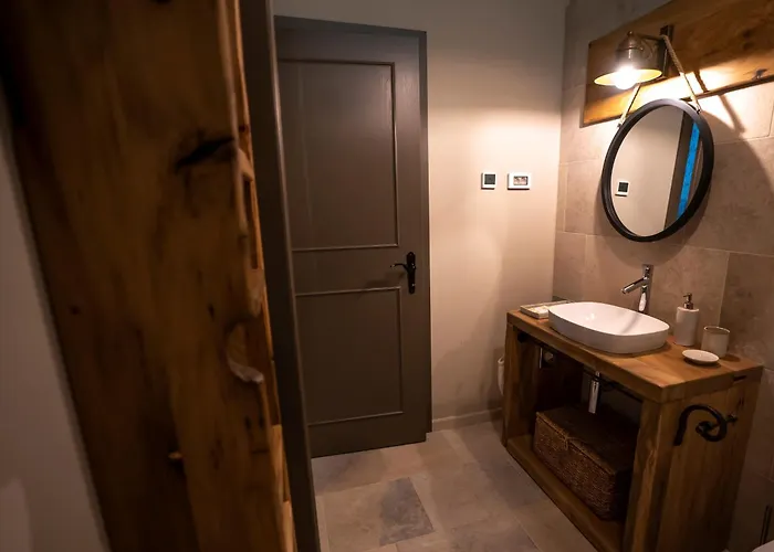 Paradiso Distria With And Heated Pool Villa