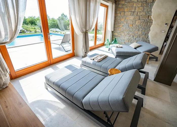 Paradiso Distria With And Heated Pool Villa Kucibreg