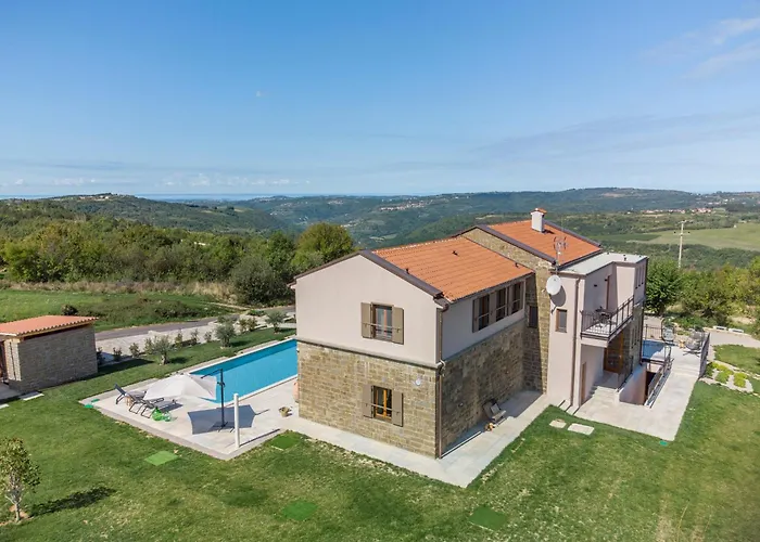 Paradiso Distria With And Heated Pool *